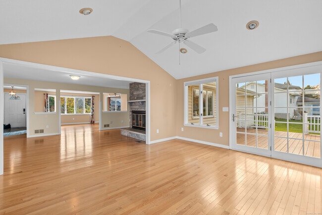 Building Photo - 127 Two Rod Hwy