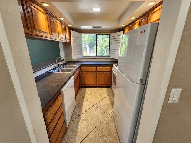 Building Photo - 1502 Rock Glen Ave