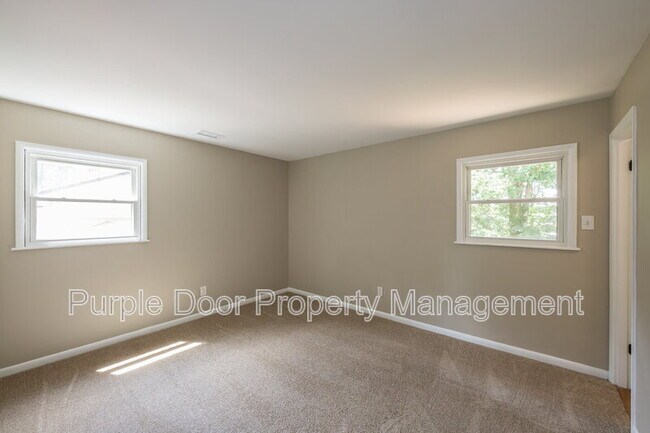 Building Photo - 2369 Brenda Dr SE