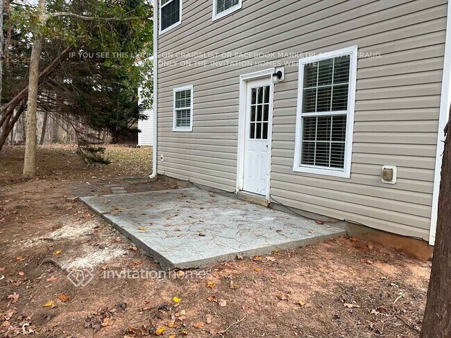 Building Photo - 135 Hidden Creek Dr