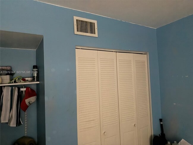 Building Photo - 20170 NE 3rd Ct