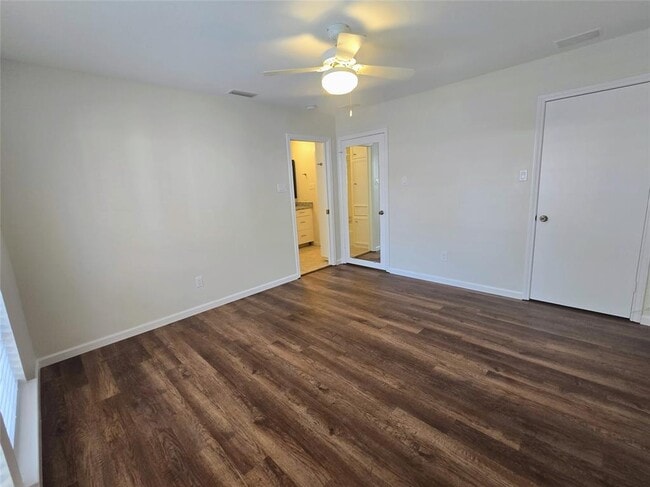 Building Photo - 3000 Maywood Cir