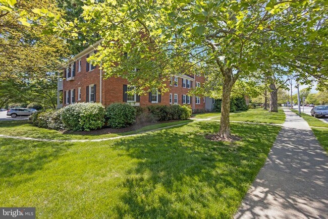 Building Photo - 1105 Belle View Blvd