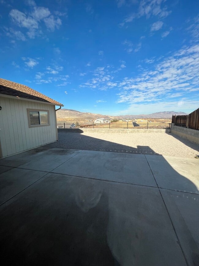 Building Photo - Beautiful sunridge house with breathtaking...