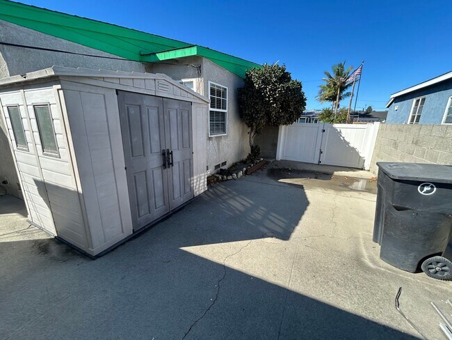 Building Photo - Lovely house for rent: 4 bed 1.75 bath in ...