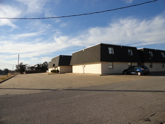 Building Photo - Green West Apartments