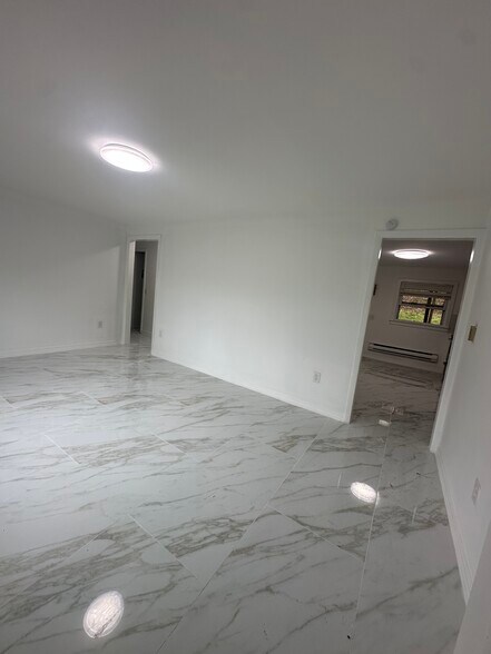 Building Photo - 211 Kent Rd