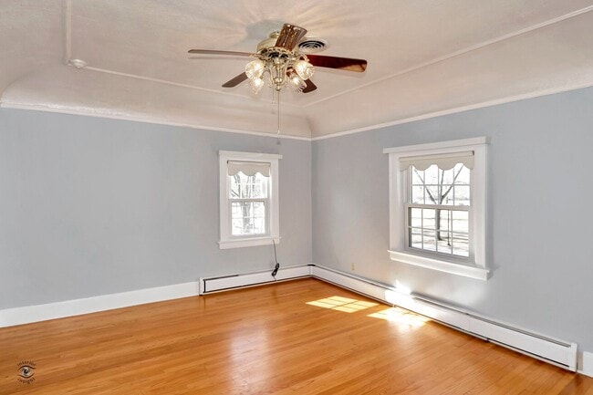 Building Photo - 1096 S Wildwood Ave