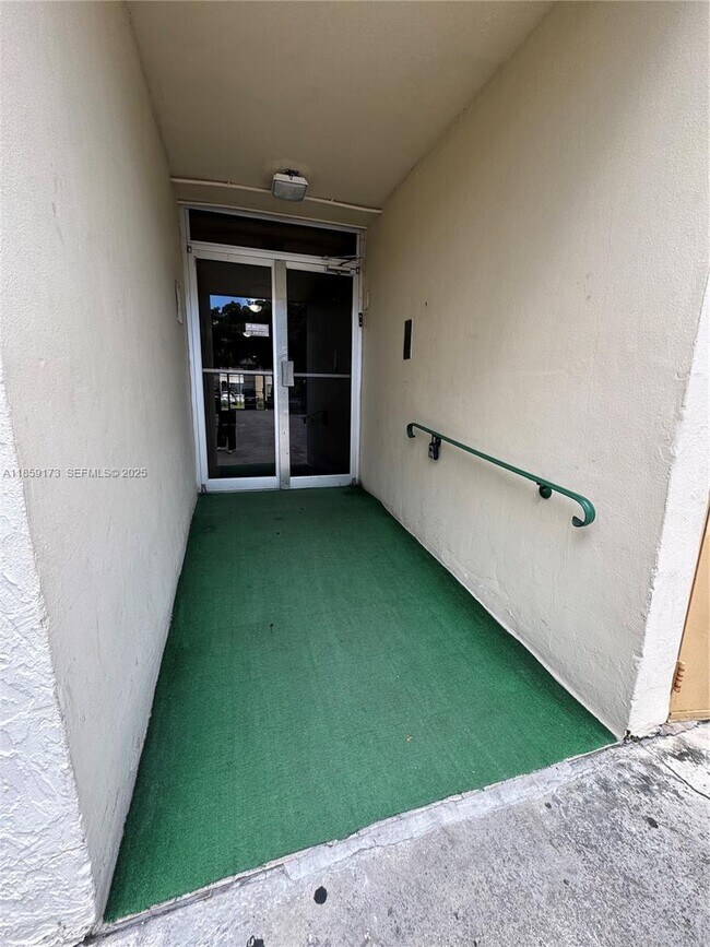 Building Photo - 6841 SW 147th Ave