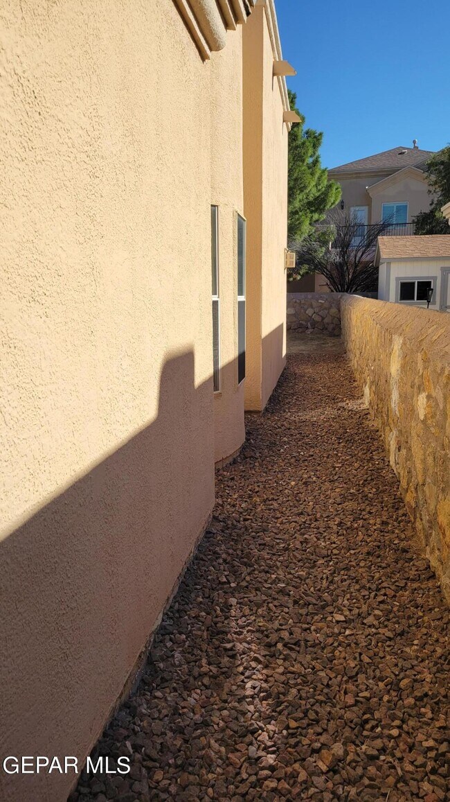 Building Photo - 11512 Porfirio Payan Dr