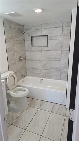 Building Photo - 216 W 9th St