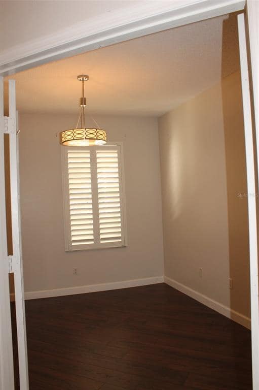 Building Photo - 550 Cranes Way