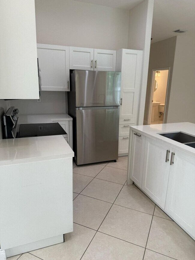 Building Photo - 5076 SW 38th Way