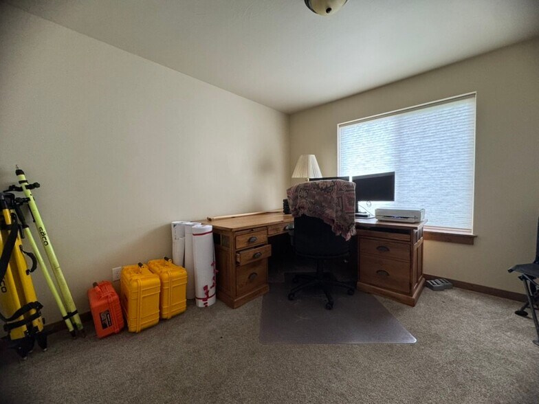 Building Photo - 219 Talon Way