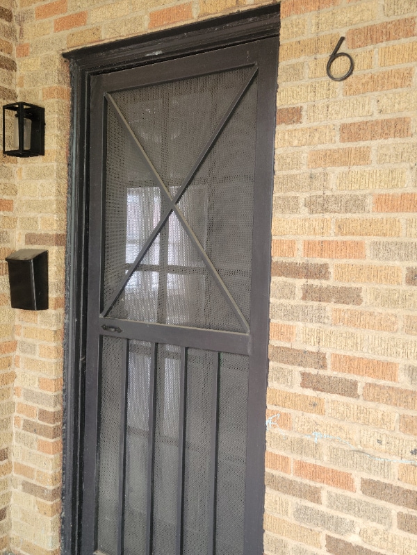 Building Photo - 209 E Rosewood Ave