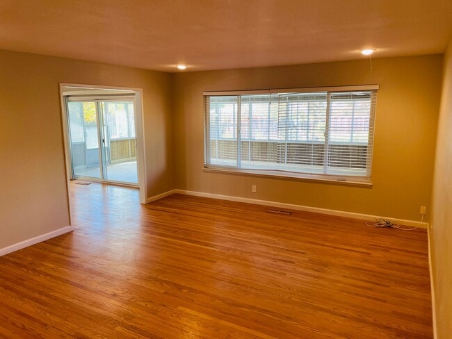 Building Photo - Beautiful 3bed/2ba house on Cul-de-sac. Great location with Cupertino Schools.