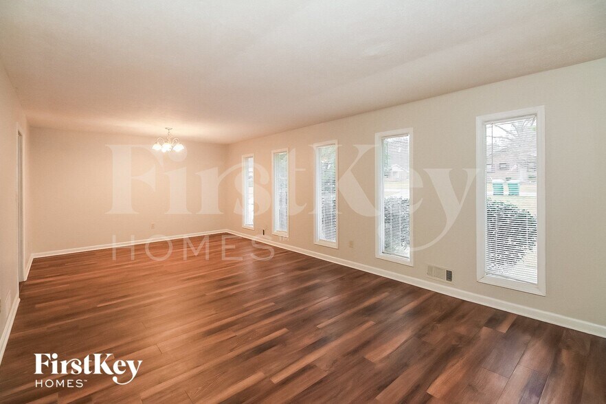 Building Photo - 1592 Envoy Pl