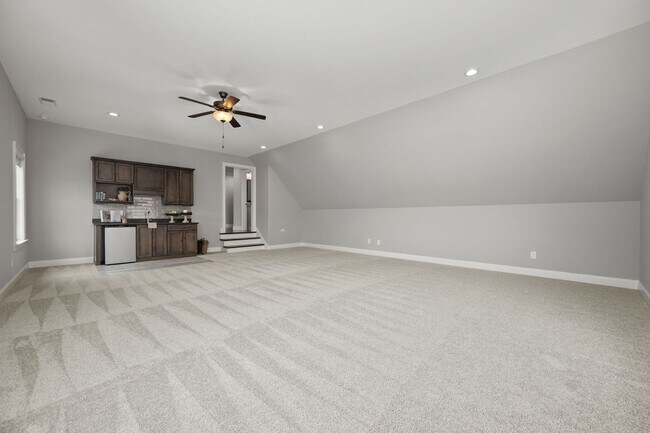 Building Photo - Luxury Home For Rent