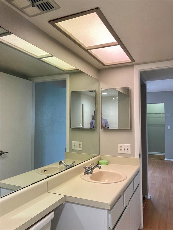 Building Photo - 211 Meadow Ln