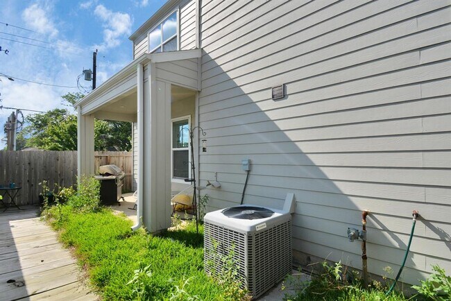 Building Photo - 8821 Hollister Pine Ct