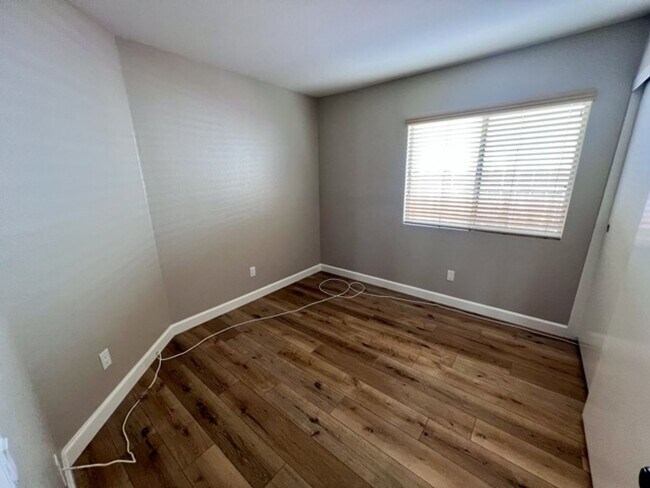 Building Photo - 3 Bedroom SINGLE STORY home located in Murrieta for LEASE!