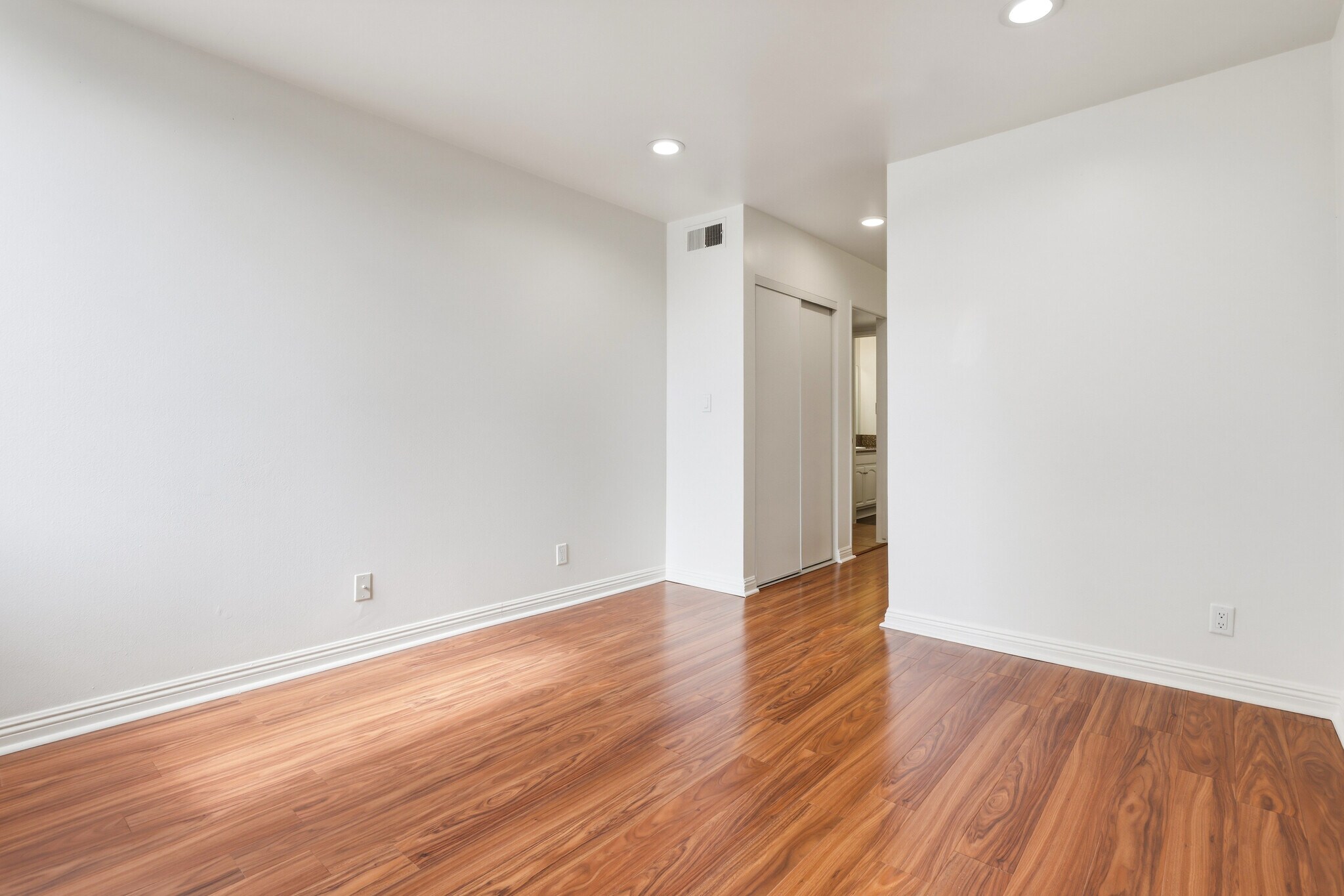 Building Photo - 18620 Hatteras St