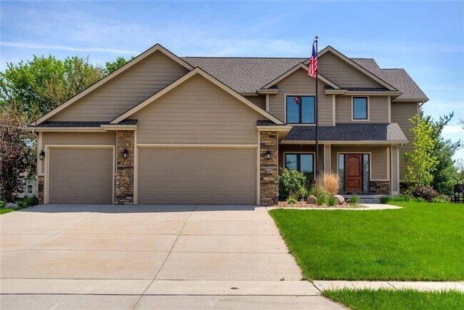 Building Photo - Spacious 5BR House in Johnston