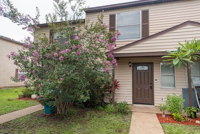 Building Photo - Townhome in Titusville