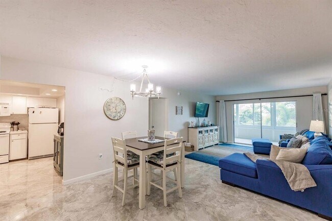 Building Photo - 1200 E Peppertree Ln