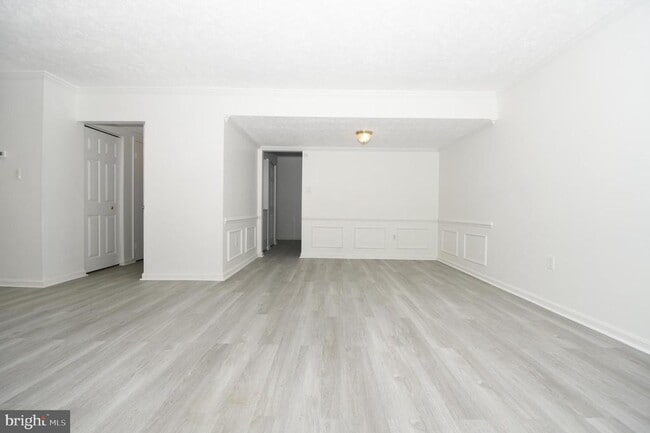 Building Photo - 8635 Union Pl