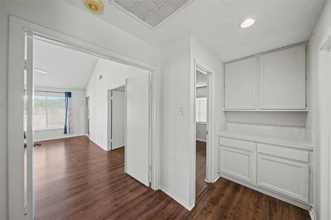 Building Photo - 3206 Sturbridge Ln