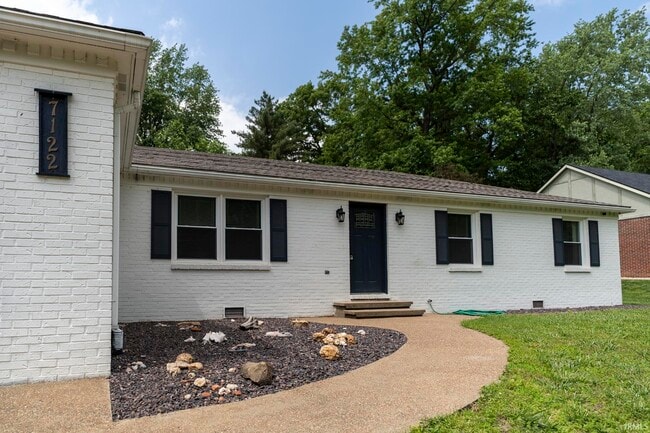 Primary Photo - 7122 Woods Dr