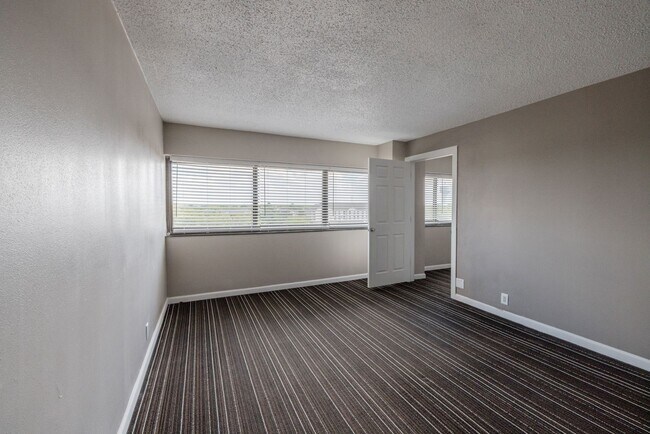 Building Photo - 14703 Park Row Blvd