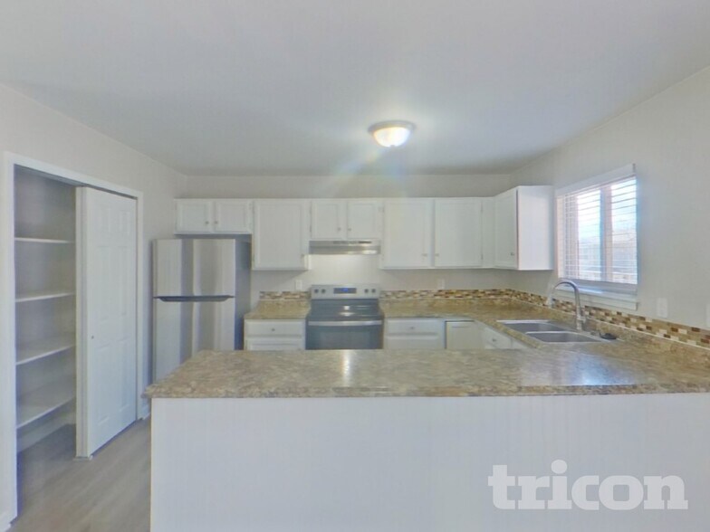 Building Photo - 3928 Smoke Tree Dr