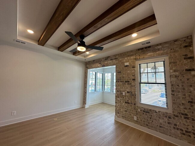 Building Photo - 1108 Windsor Sq