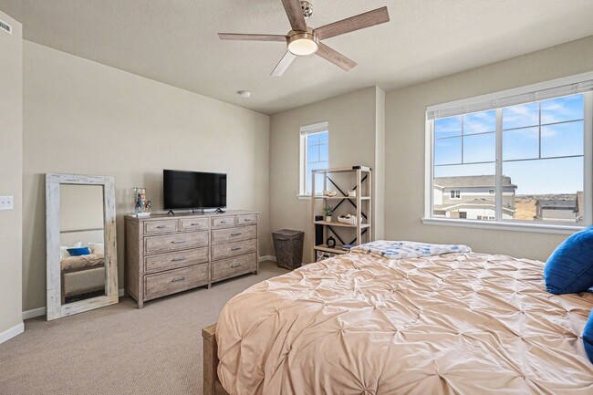 Building Photo - Gorgeous 3 bed 2.5 bath Home Available in Parker!