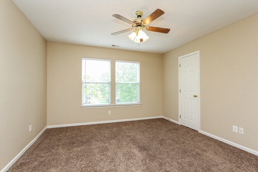 Building Photo - 1240 Cutler Ln