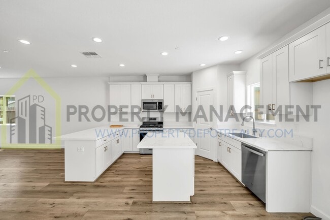 Building Photo - Modern & Spacious 5BD/3BA Home in South Sa...