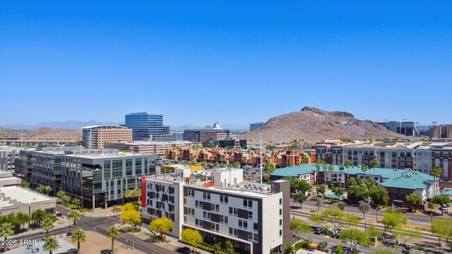 Building Photo - 421 W 6th St