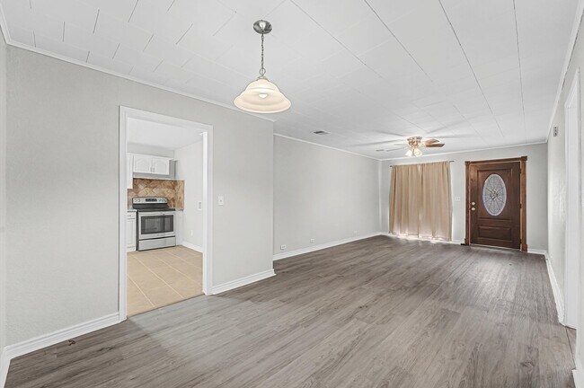 Building Photo - 1108 Georgina St