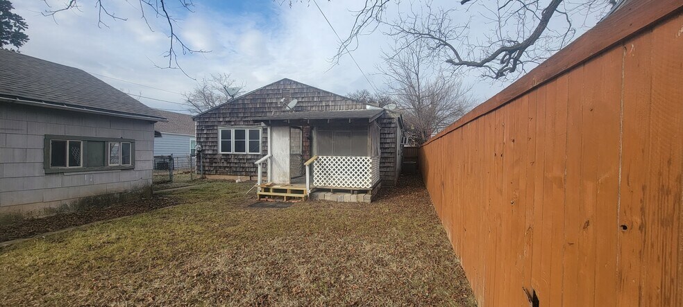 Backyard - 3130 Aster St