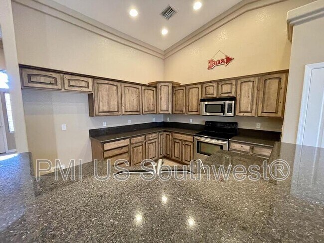 Building Photo - 11 Hickory Knoll Cir