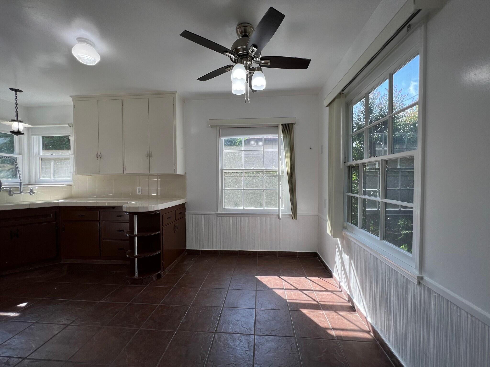 Building Photo - 13900 Burbank Blvd