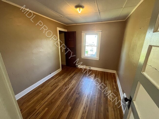 Building Photo - 2 Bedroom 1 Bath Apartment w/ Basement