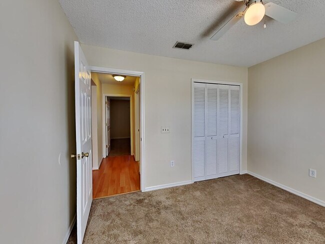 Building Photo - 2772 Sweet Springs St