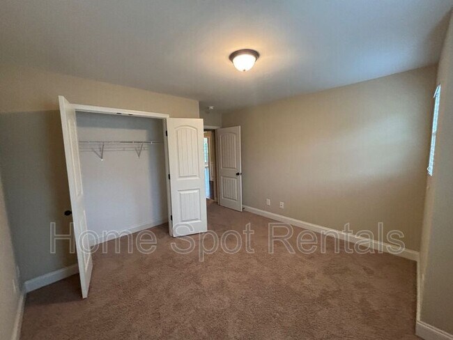 Building Photo - 4811 Lost Creek Dr