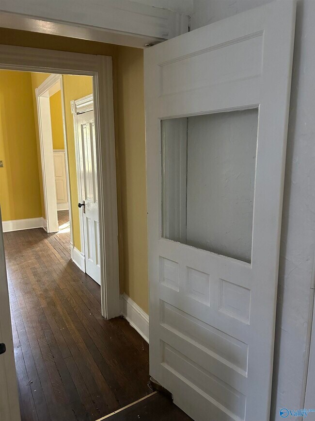 Building Photo - 620 Sherman St SE