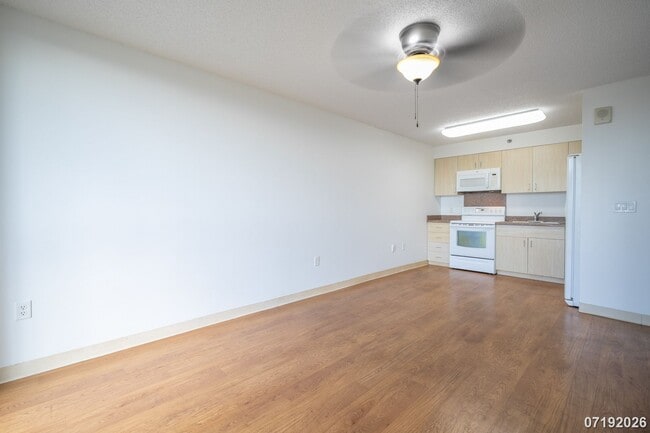 Building Photo - $2,500 / 2br - 2 BED 1 BATH CONDO IN PLANTATION TOWN APTS