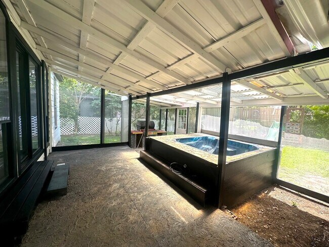 Building Photo - 1405 Westway St