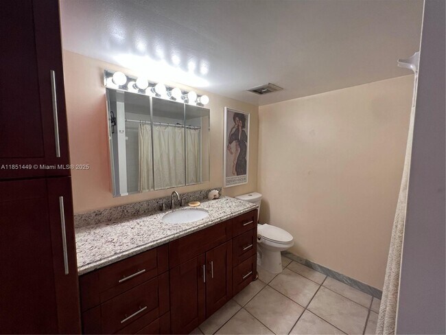 Building Photo - 100 Golden Isles Dr